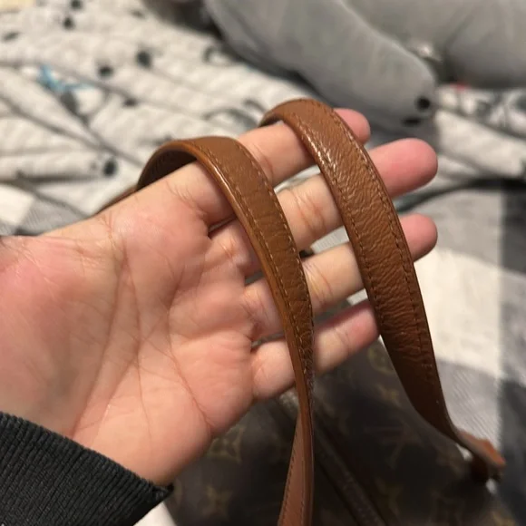 Authentic Louis Vuitton monogram Papillion 30 with pouch - Picture 3 of 16